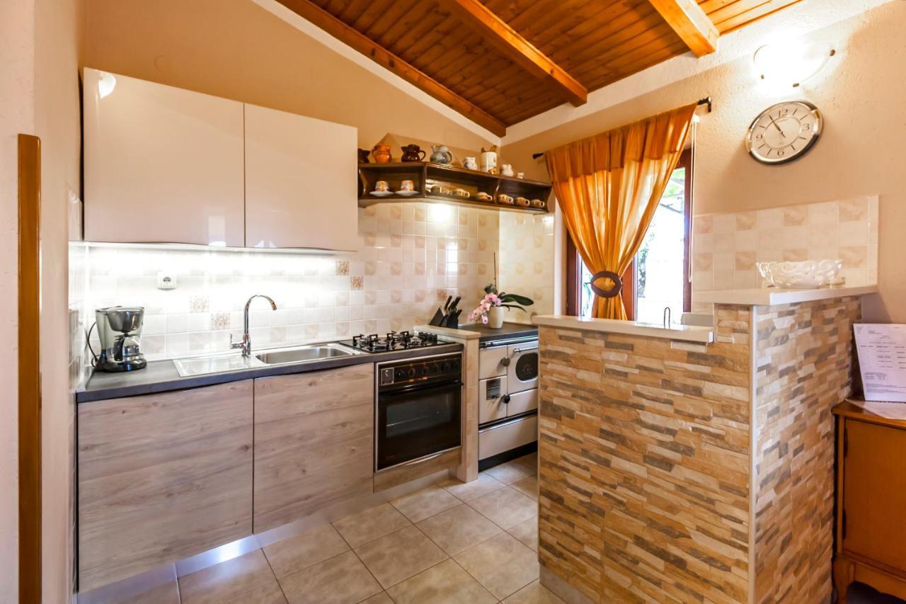 Holiday Home Lana Лабин Екстер'єр фото