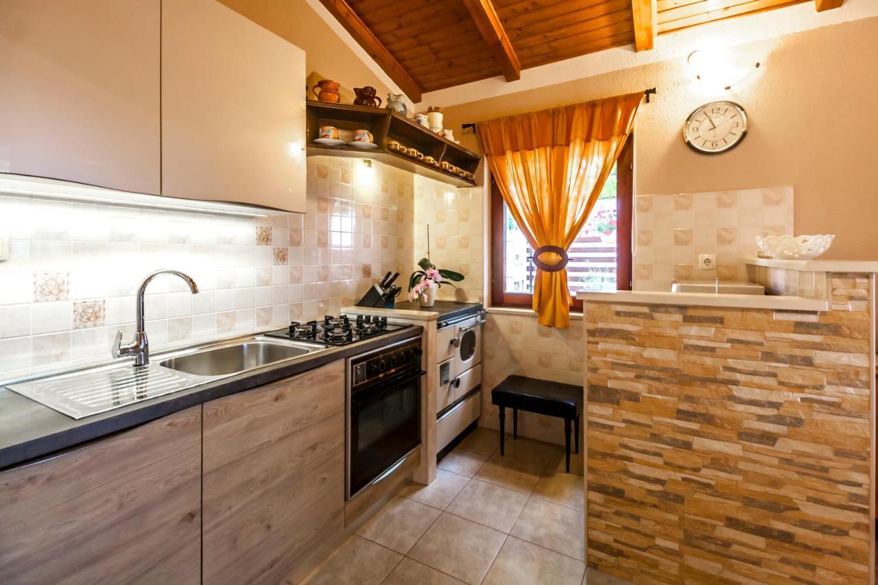 Holiday Home Lana Лабин Екстер'єр фото